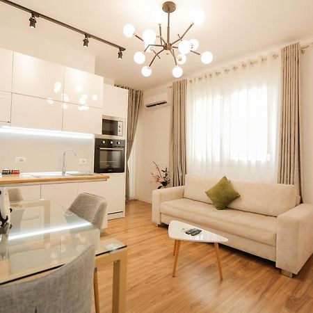 Miku Apartment-Stunning Apartment At Taiwan Tirana Esterno foto
